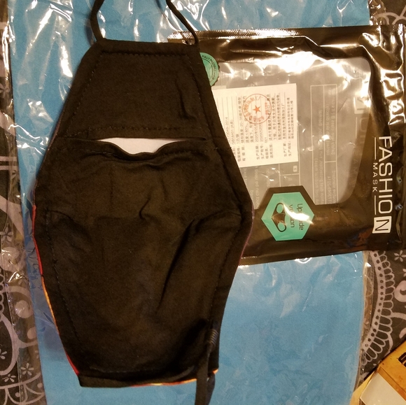 Washable reusable adjustable face covering mask - Picture 4 of 6